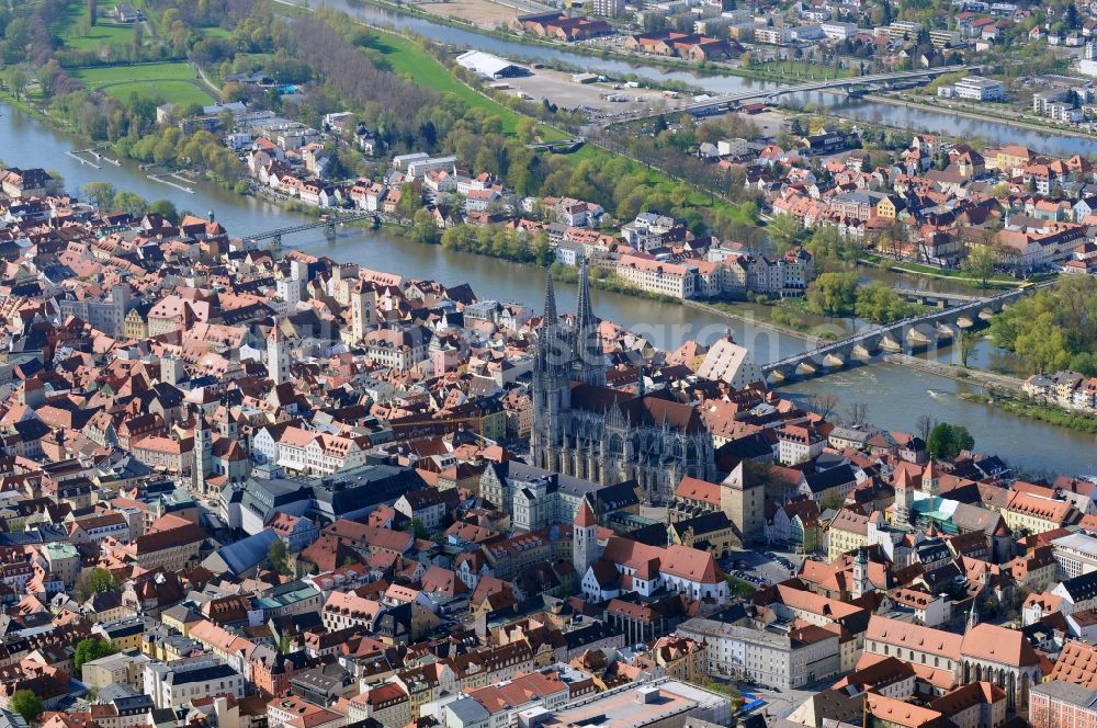 Regensburg from the bird's eye view: The Regensburg Cathedral, also St. Peter's Cathedral is the largest church in the city of Regensburg in Bavaria