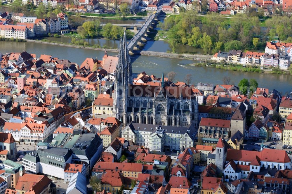 Aerial image Regensburg - The Regensburg Cathedral, also St. Peter's Cathedral is the largest church in the city of Regensburg in Bavaria