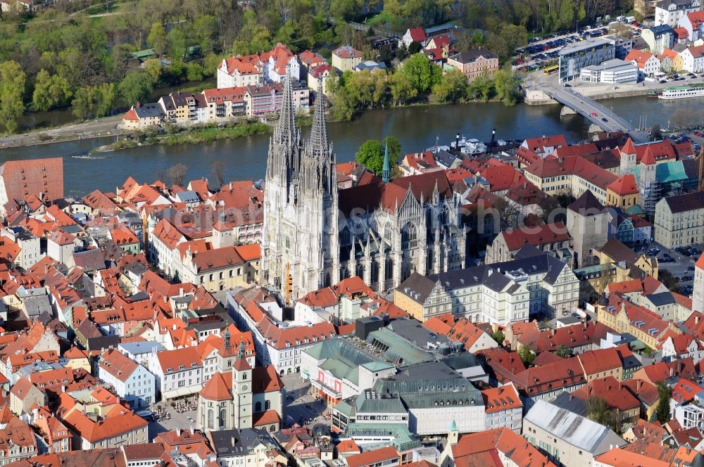 Aerial photograph Regensburg - The Regensburg Cathedral, also St. Peter's Cathedral is the largest church in the city of Regensburg in Bavaria