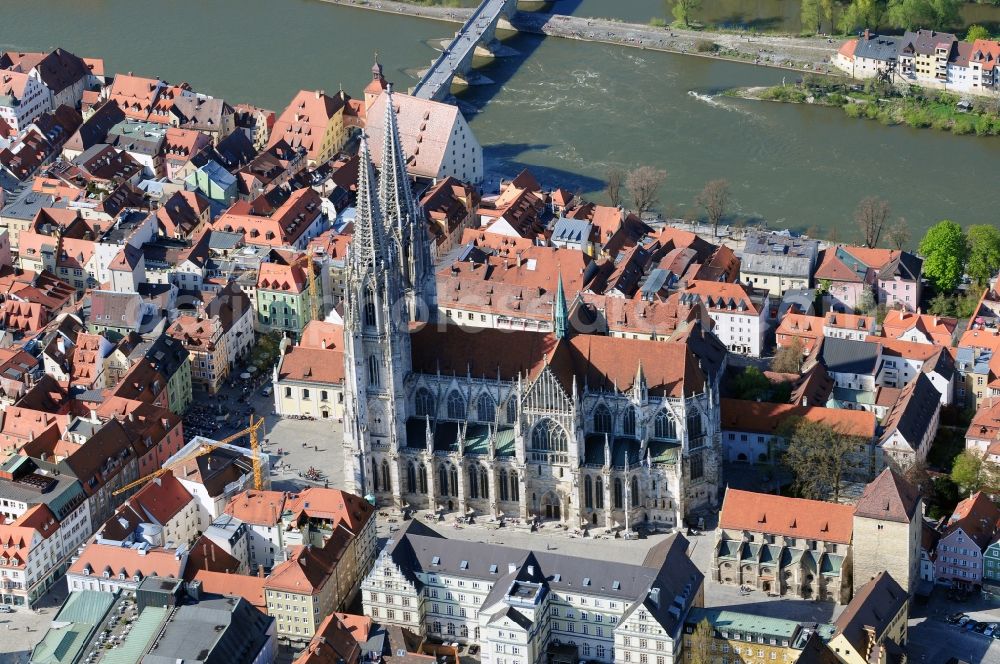 Aerial photograph Regensburg - The Regensburg Cathedral, also St. Peter's Cathedral is the largest church in the city of Regensburg in Bavaria