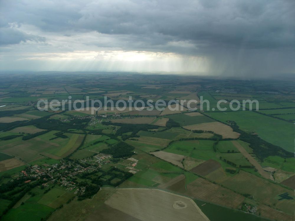 Aerial image Barnewitz - Regenschauer über dem Havelland. Regenschauer sind mit ihrer aktiven Zone deutlich begrenzt und sichtbar. Hinter dem Cumulus schein bereits die Sonne