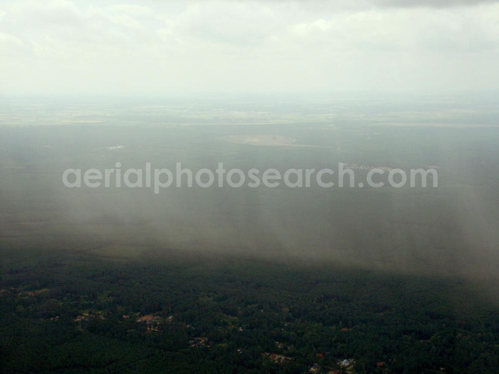 Aerial photograph Barnewitz - Regenschauer über dem Havelland. Regenschauer sind mit ihrer aktiven Zone deutlich begrenzt und sichtbar. Hinter dem Cumulus schein bereits die Sonne