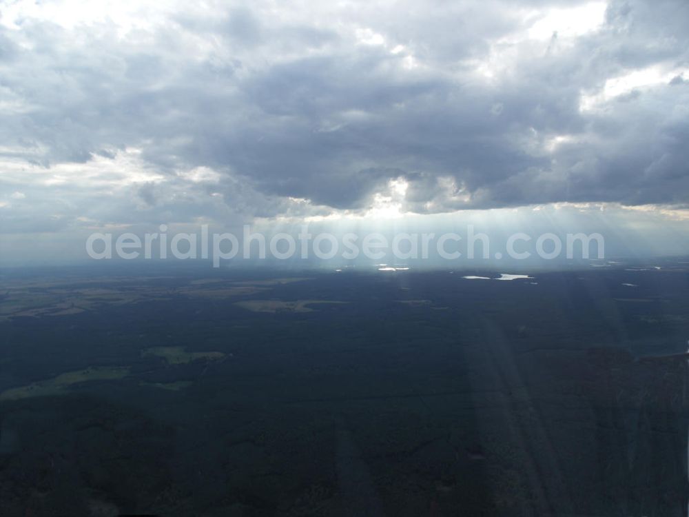 Aerial image Barnewitz - Regenschauer über demHavelland. Regenschauer sind mit ihrer aktiven Zone deutlich begrenzt und sichtbar. Hinter dem Cumulus schein bereits die Sonne