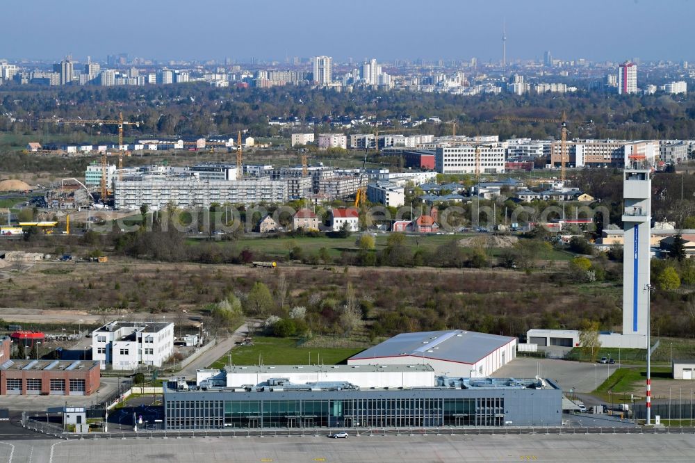 Schönefeld from the bird's eye view: Grounds of the airport Regierungsflughafen - Empfangsgebaeude in Protokollbereich on Flughafen BER in Schoenefeld in the state Brandenburg, Germany