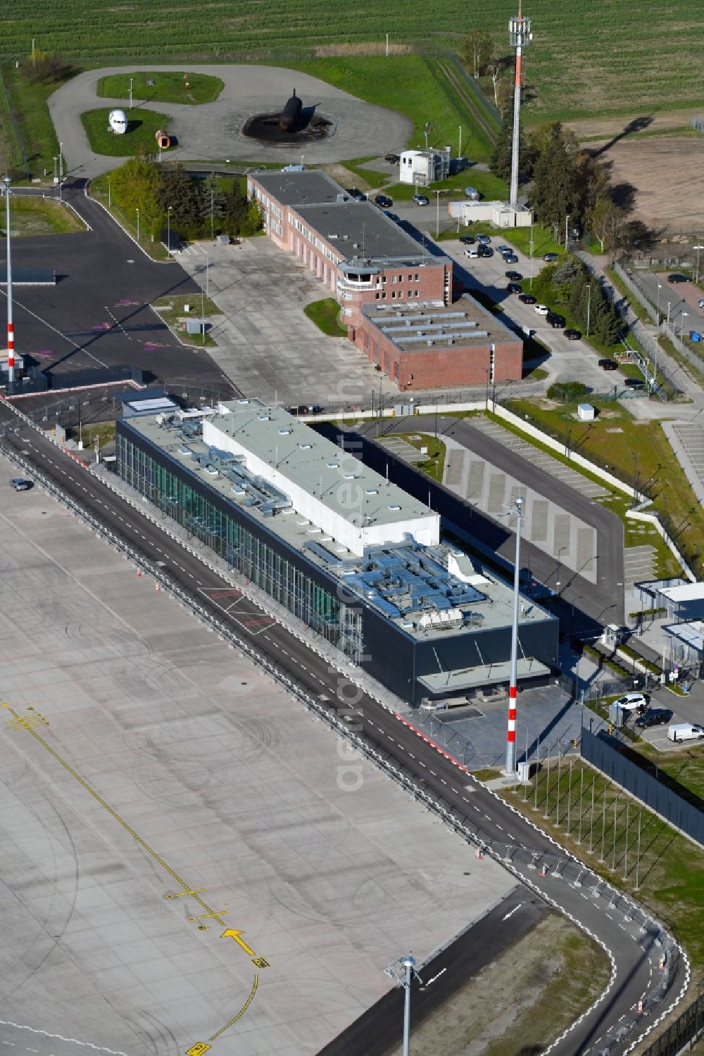 Schönefeld from above - Grounds of the airport Regierungsflughafen - Empfangsgebaeude in Protokollbereich on Flughafen BER in Schoenefeld in the state Brandenburg, Germany