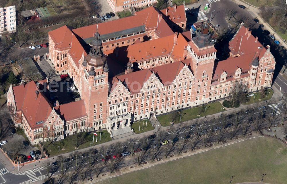 Aerial photograph Stettin - View the finished in 1912. Government Building, a purpose-built in Low German Renaissance castle-like brick building with tower. Today the house is used for government functions. To the left, the National Museum of Szczecin in Poland