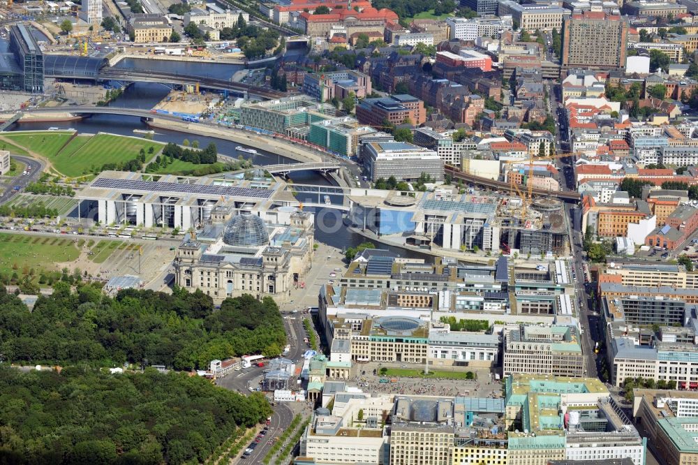 Berlin from above - Government district with inter alia Pariser Platz, Brandenburg Gate, Reichstag building, Chancellery, Spree oxbow and Charité-Clinicum in Berlin-Mitte