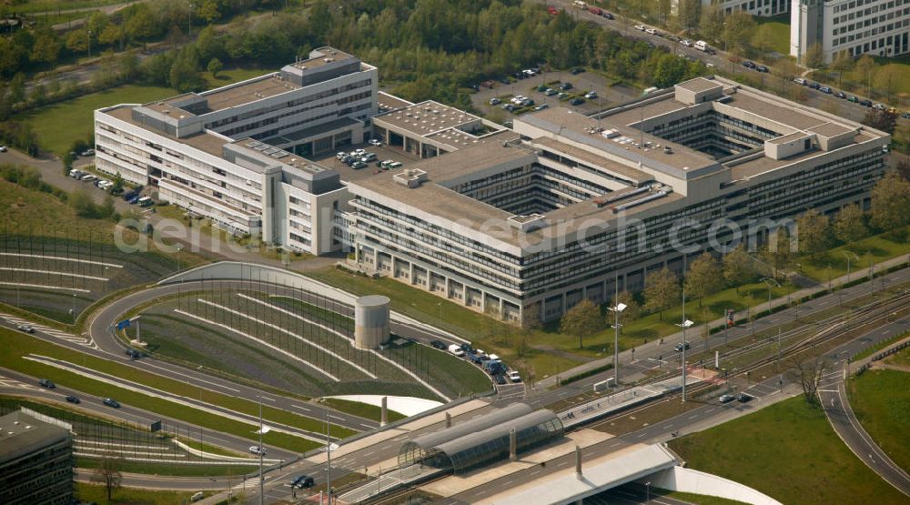 Bonn from above - Blick auf das Regierungsviertel, die T-Com-Zentrale und die Postzentrale in Bonn.