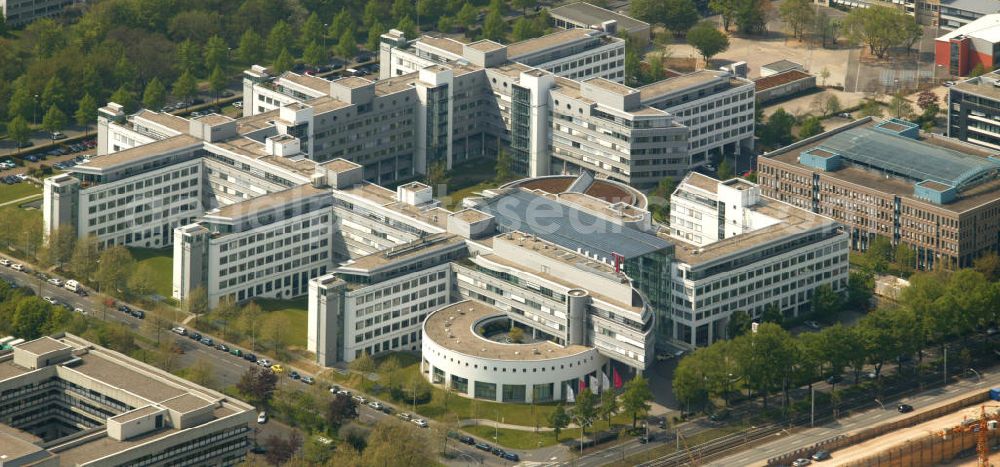 Bonn from the bird's eye view: Blick auf das Regierungsviertel, die T-Com-Zentrale und die Postzentrale in Bonn.