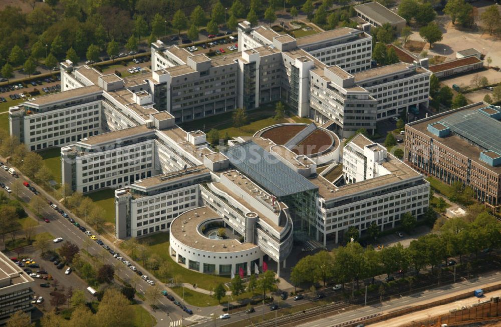 Aerial image Bonn - Blick auf das Regierungsviertel, die T-Com-Zentrale und die Postzentrale in Bonn.