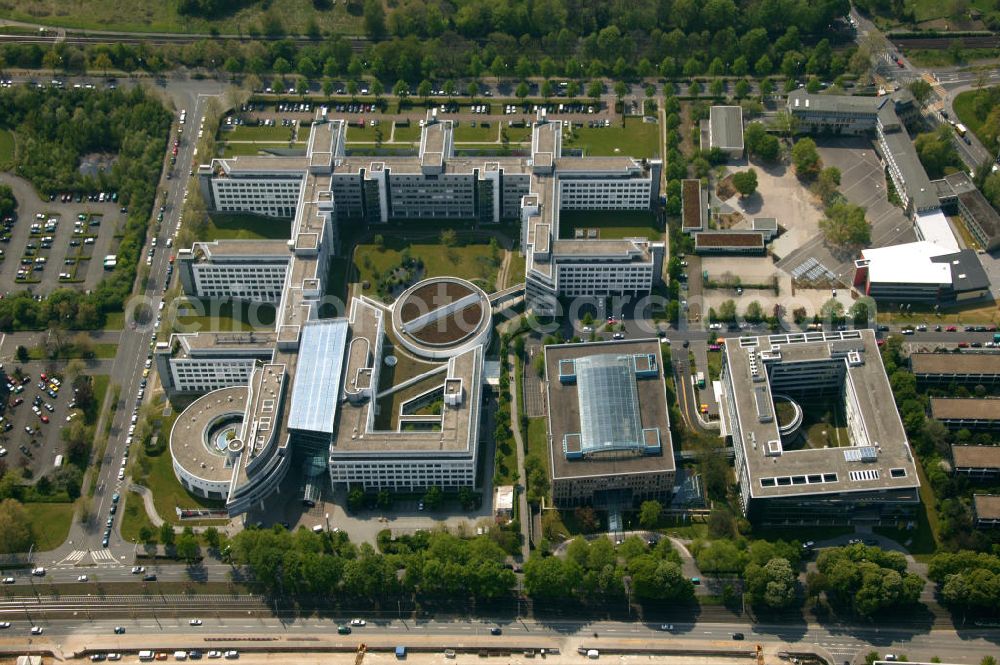 Bonn from above - Blick auf das Regierungsviertel, die T-Com-Zentrale und die Postzentrale in Bonn.