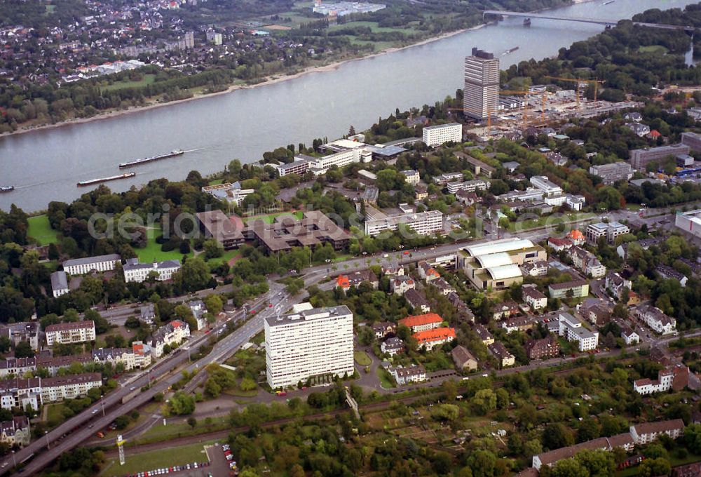 Bonn from above - A former government district in Bonn with the old Chancellor's Office. At the junction Reuterstraße in the Willy-Brandt-Allee, the Bonn Centre with its bright facade