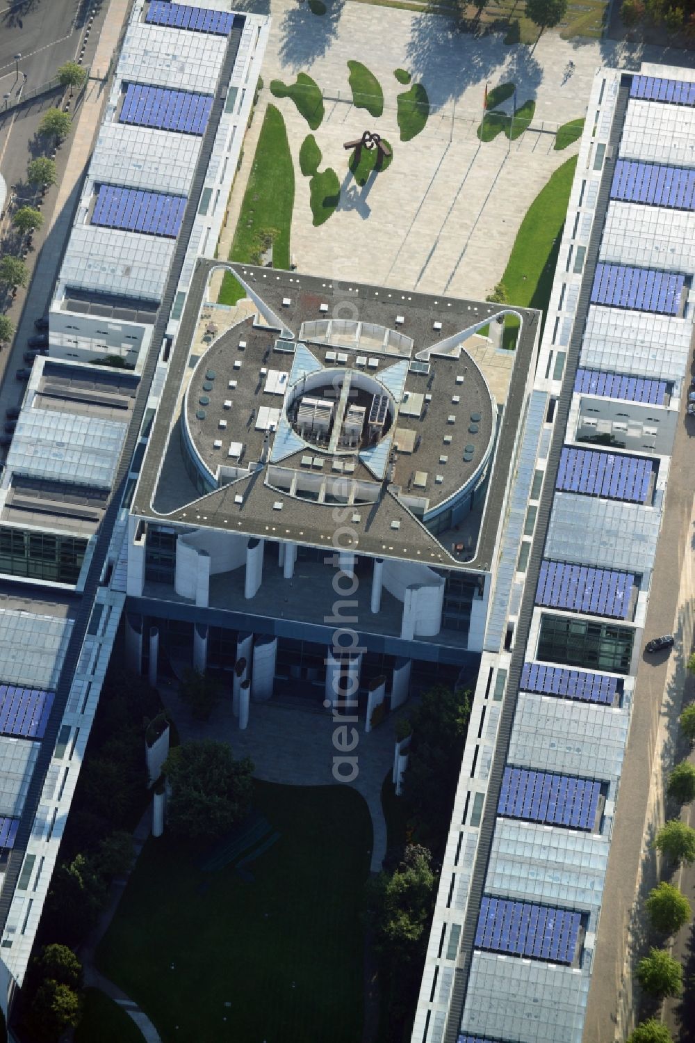 Berlin Moabit from the bird's eye view: Government district with the Federal Chancellery along the Spree in Berlin Tiergarten