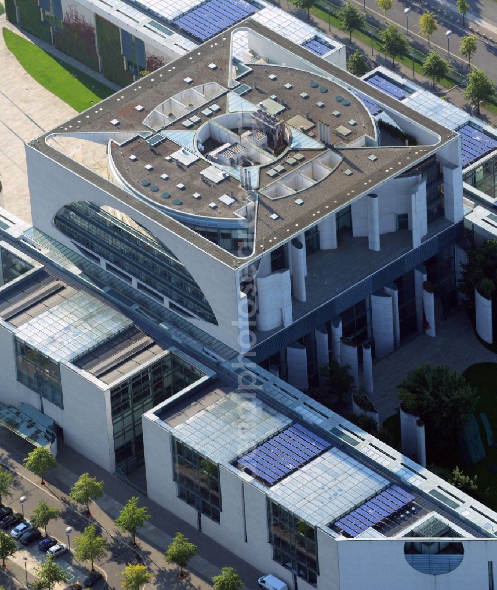 Berlin Moabit from the bird's eye view: Government district with the Federal Chancellery along the Spree in Berlin Tiergarten