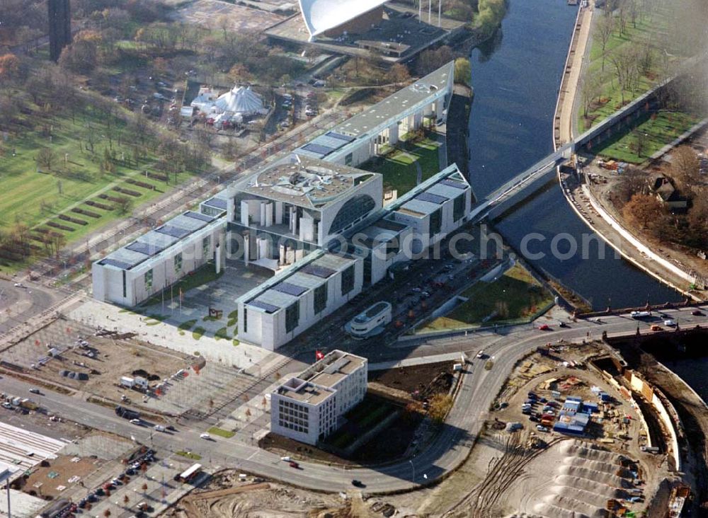 Berlin - Tiergarten from the bird's eye view: Regierungsviertel, Bundeskanzleramt, Schweizer Botschaft