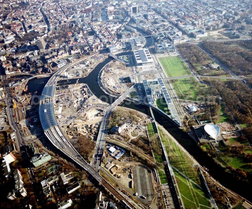 Berlin - Tiergarten from above - Regierungsviertel, Bundeskanzleramt, Schweizer Botschaft, Reichstag, Lehrter Bahnhof