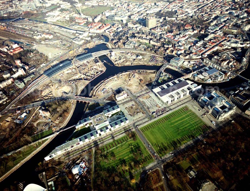 Aerial image Berlin - Tiergarten - Regierungsviertel, Bundeskanzleramt, Schweizer Botschaft, Reichstag, Lehrter Bahnhof