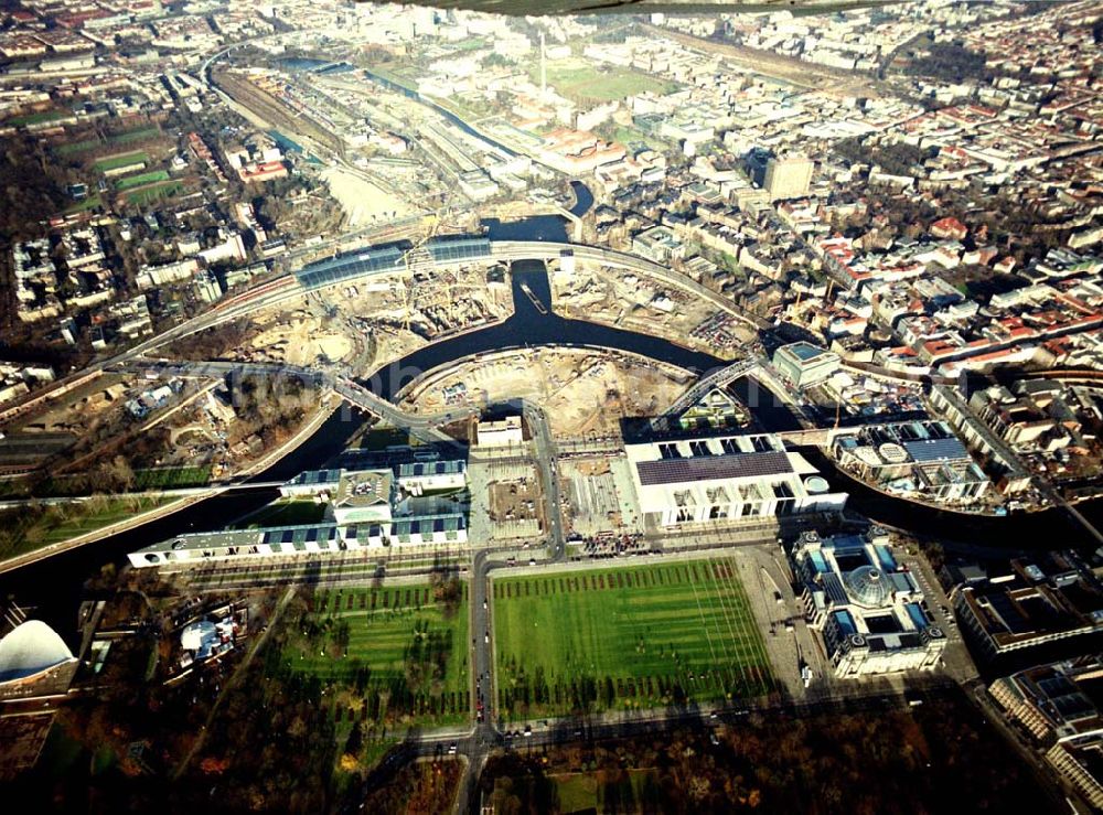 Aerial photograph Berlin - Tiergarten - Regierungsviertel, Bundeskanzleramt, Schweizer Botschaft, Reichstag, Lehrter Bahnhof