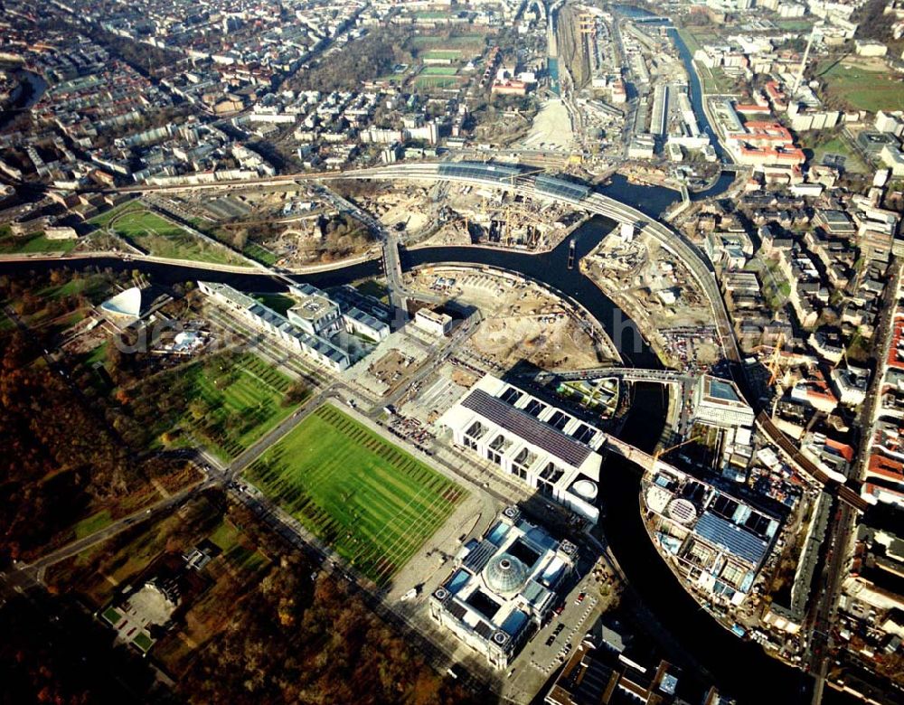 Aerial photograph Berlin - Tiergarten - Regierungsviertel, Bundeskanzleramt, Schweizer Botschaft, Reichstag, Lehrter Bahnhof