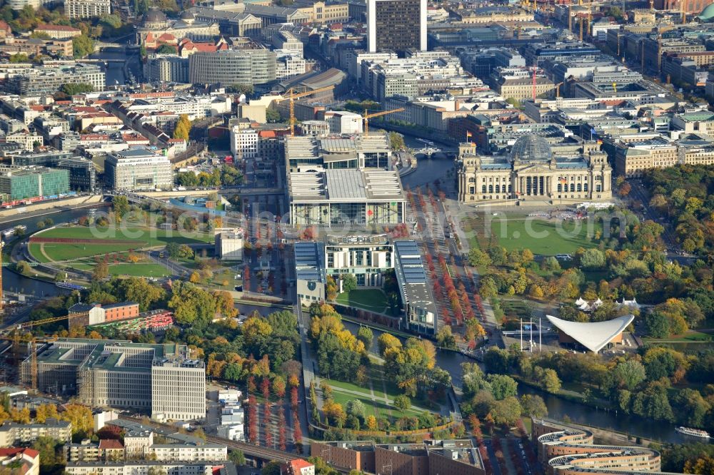 Berlin OT Tiergarten from the bird's eye view: View of the Regierungsviertel in the district of Tiergarten in Berlin