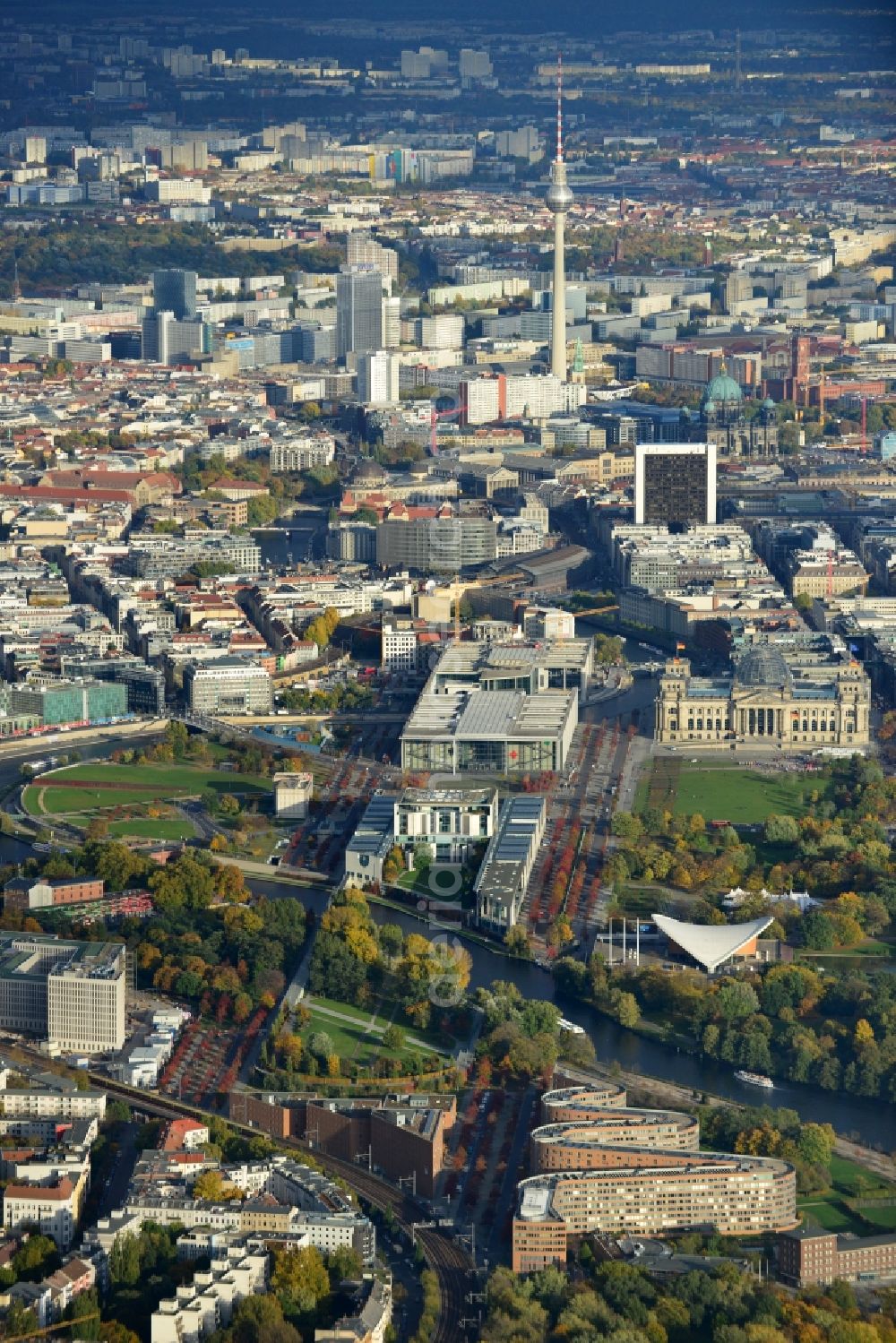 Aerial image Berlin OT Tiergarten - View of the Regierungsviertel in the district of Tiergarten in Berlin