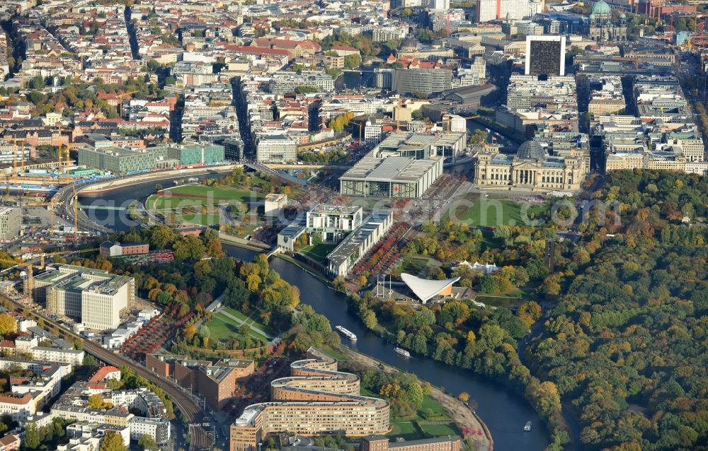 Aerial photograph Berlin OT Tiergarten - View of the Regierungsviertel in the district of Tiergarten in Berlin