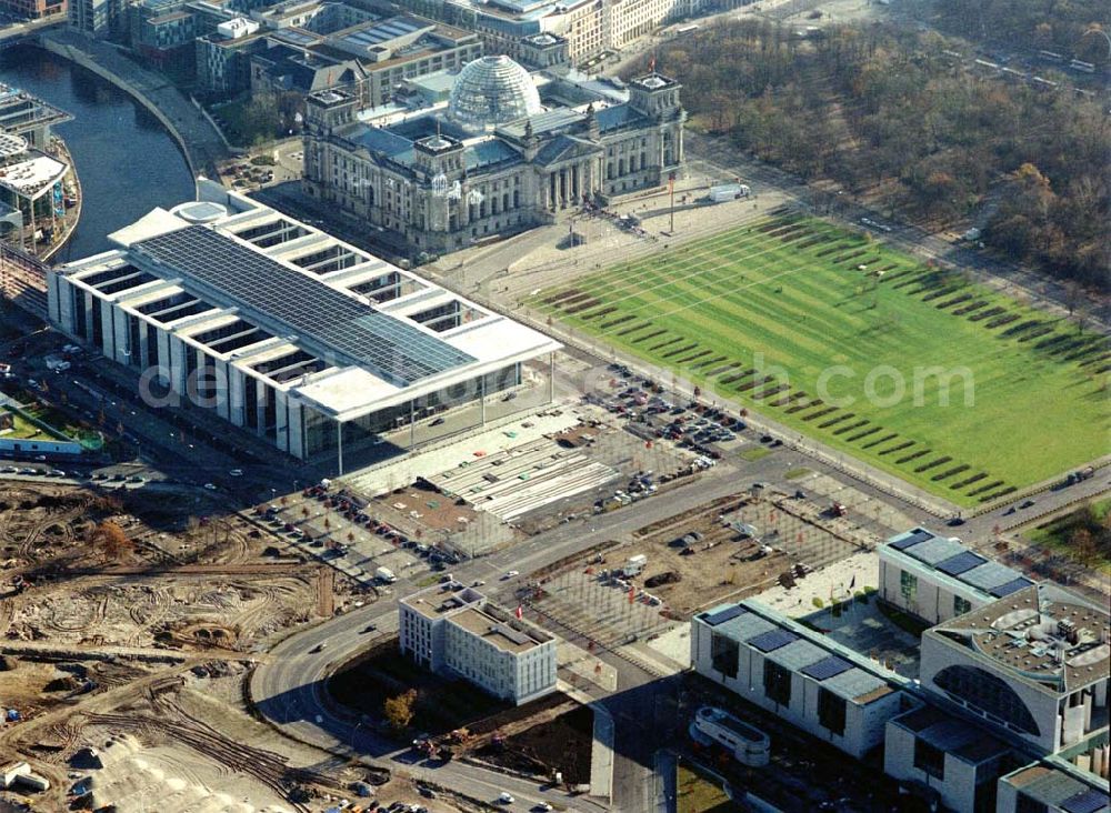 Berlin - Tiergarten from the bird's eye view: Regierungsviertel, Reichstag, Bundeskanzleramt, Schweizer Botschaft