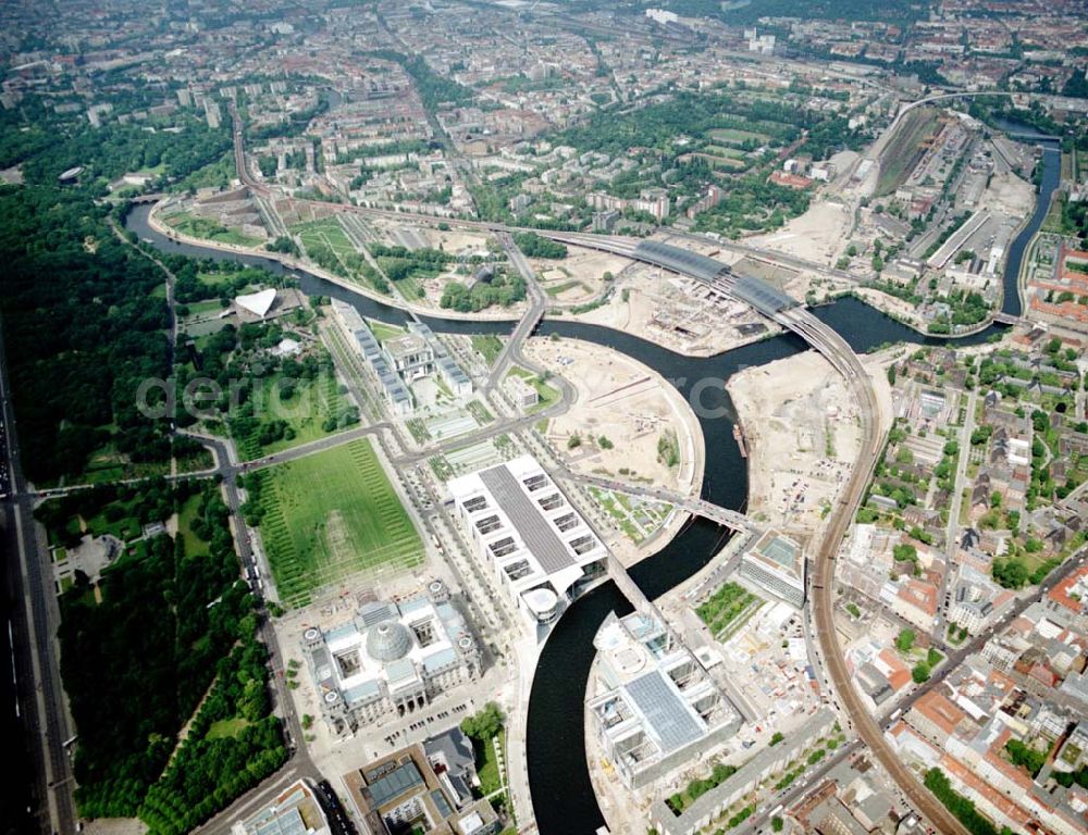 Berlin / Tiergarten from the bird's eye view: Regierungsviertel am Spreebogen in Berlin - Tiergarten / Mitte mit dem Reichstag und Bundeskanzleramt und dem Büro- und Geschäftshaus Reinhardtstraße Nr. 56-58 / Ecke Unterbaumstraße 1-2 am Spreeufer.