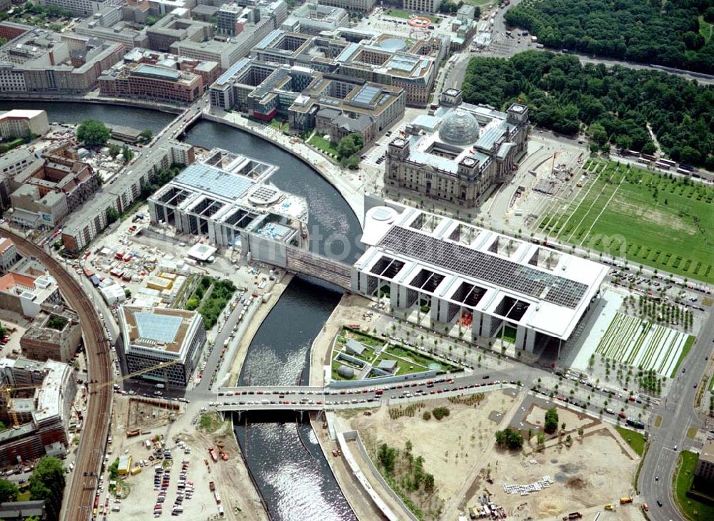 Aerial image Berlin / Tiergarten - Regierungsviertel am Spreebogen in Berlin - Tiergarten / Mitte mit dem Reichstag und Bundeskanzleramt und dem Büro- und Geschäftshaus Reinhardtstraße Nr. 56-58 / Ecke Unterbaumstraße 1-2 am Spreeufer.