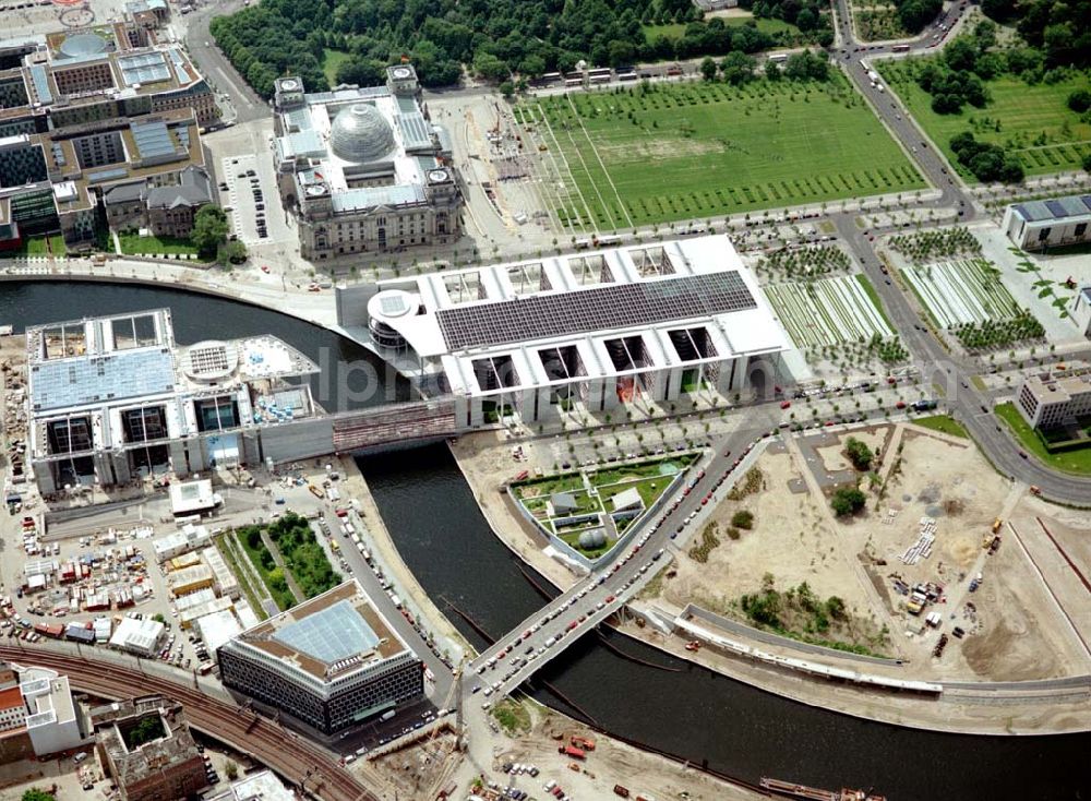 Aerial image Berlin / Tiergarten - Regierungsviertel am Spreebogen in Berlin - Tiergarten / Mitte mit dem Reichstag und Bundeskanzleramt und dem Büro- und Geschäftshaus Reinhardtstraße Nr. 56-58 / Ecke Unterbaumstraße 1-2 am Spreeufer.