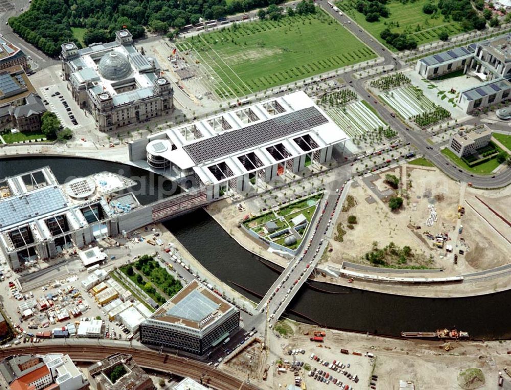 Aerial photograph Berlin / Tiergarten - Regierungsviertel am Spreebogen in Berlin - Tiergarten / Mitte mit dem Reichstag und Bundeskanzleramt und dem Büro- und Geschäftshaus Reinhardtstraße Nr. 56-58 / Ecke Unterbaumstraße 1-2 am Spreeufer.