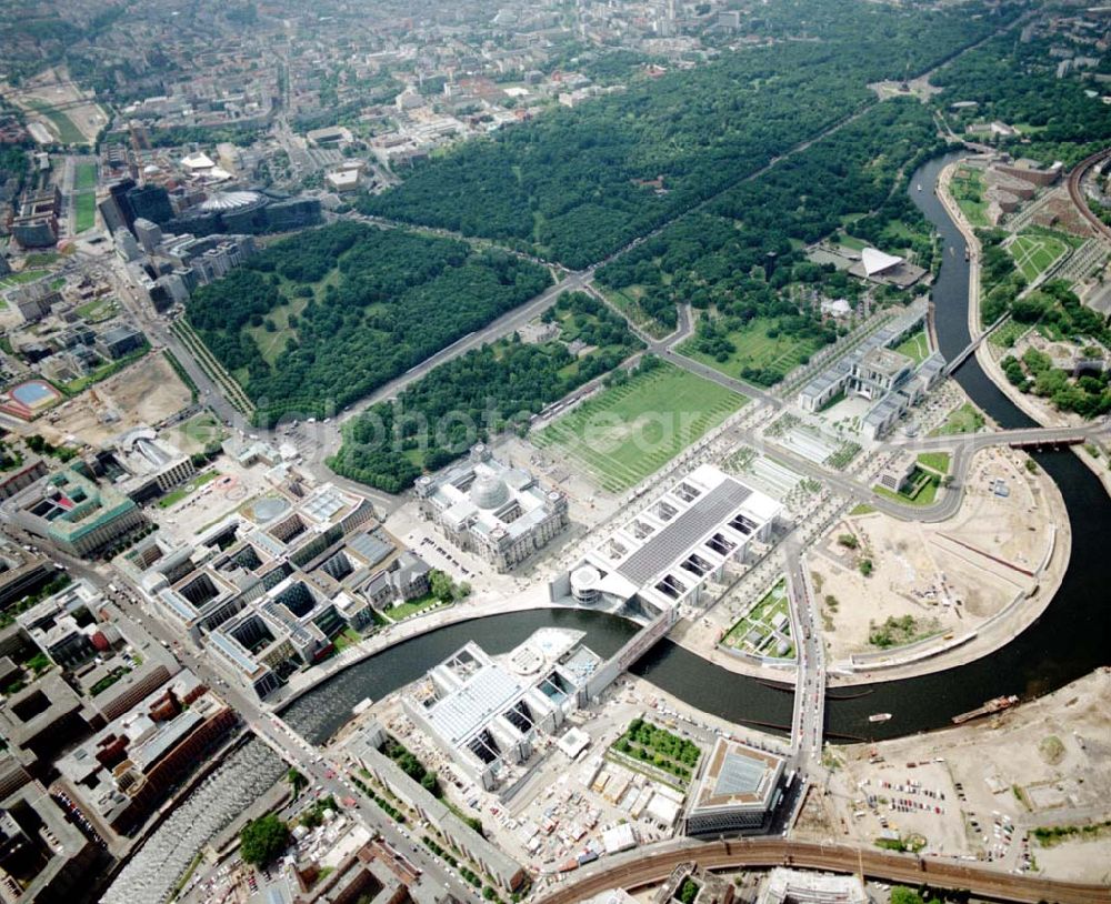 Aerial image Berlin / Tiergarten - Regierungsviertel am Spreebogen in Berlin - Tiergarten / Mitte mit dem Reichstag und Bundeskanzleramt und dem Büro- und Geschäftshaus Reinhardtstraße Nr. 56-58 / Ecke Unterbaumstraße 1-2 am Spreeufer.