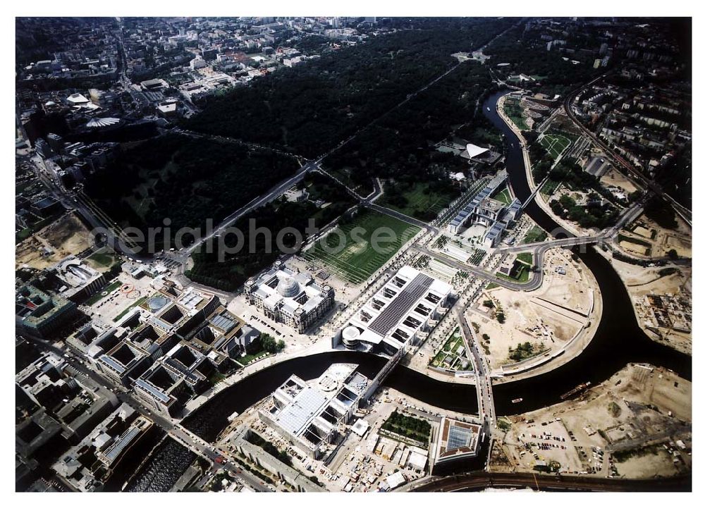 Aerial photograph Berlin / Tiergarten - Regierungsviertel am Spreebogen in Berlin - Tiergarten / Mitte mit dem Reichstag und Bundeskanzleramt und dem Büro- und Geschäftshaus Reinhardtstraße Nr. 56-58 / Ecke Unterbaumstraße 1-2 am Spreeufer.