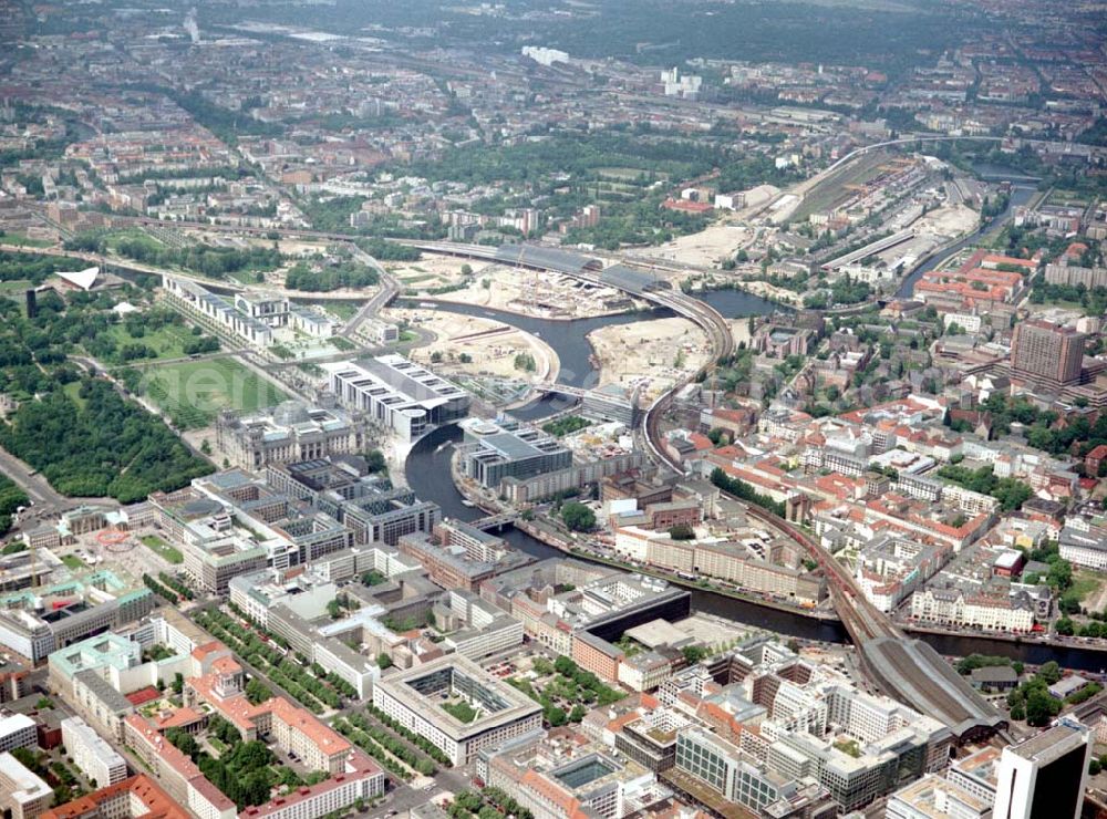 Aerial image Berlin / Tiergarten - Regierungsviertel am Spreebogen in Berlin - Tiergarten / Mitte mit dem Reichstag und Bundeskanzleramt und dem Büro- und Geschäftshaus Reinhardtstraße Nr. 56-58 / Ecke Unterbaumstraße 1-2 am Spreeufer.