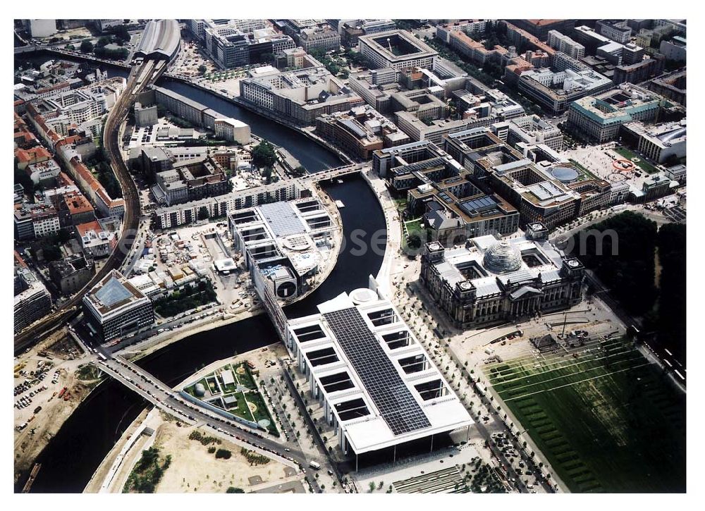 Aerial photograph Berlin / Tiergarten - Regierungsviertel am Spreebogen in Berlin - Tiergarten / Mitte mit dem Reichstag und Bundeskanzleramt und dem Büro- und Geschäftshaus Reinhardtstraße Nr. 56-58 / Ecke Unterbaumstraße 1-2 am Spreeufer.