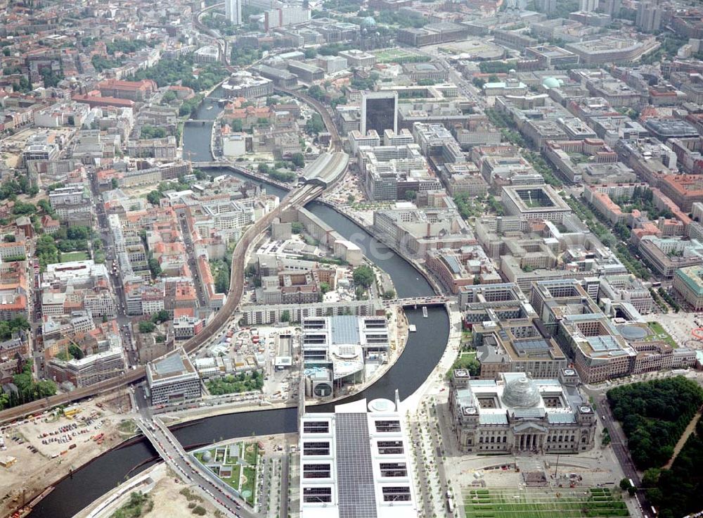 Aerial image Berlin / Tiergarten - Regierungsviertel am Spreebogen in Berlin - Tiergarten / Mitte mit dem Reichstag und Bundeskanzleramt und dem Büro- und Geschäftshaus Reinhardtstraße Nr. 56-58 / Ecke Unterbaumstraße 1-2 am Spreeufer.