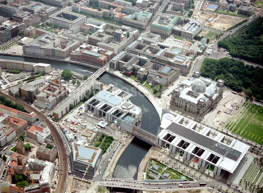 Aerial image Berlin / Tiergarten - Regierungsviertel am Spreebogen in Berlin - Tiergarten / Mitte mit dem Reichstag und Bundeskanzleramt und dem Büro- und Geschäftshaus Reinhardtstraße Nr. 56-58 / Ecke Unterbaumstraße 1-2 am Spreeufer.