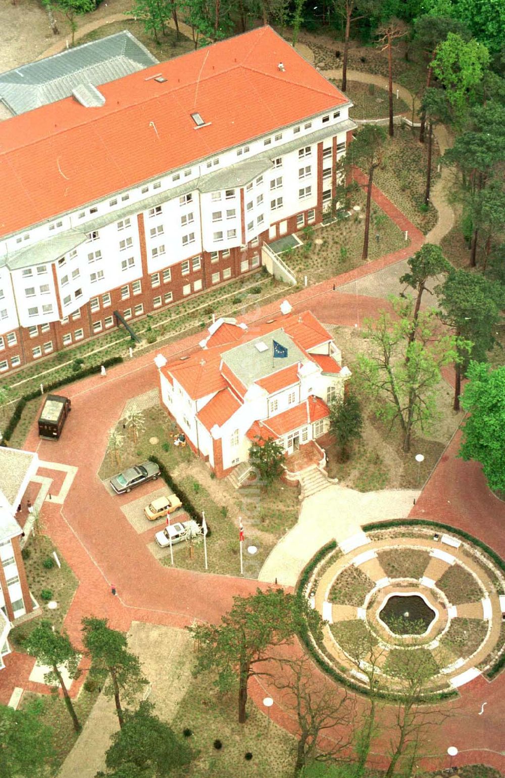 Aerial photograph Dahlewitz - Hoppegarten - Rehaklinik in Dahlwitz - Hoppegarten (MEDIAN - Klinikverbund).10.04.1995