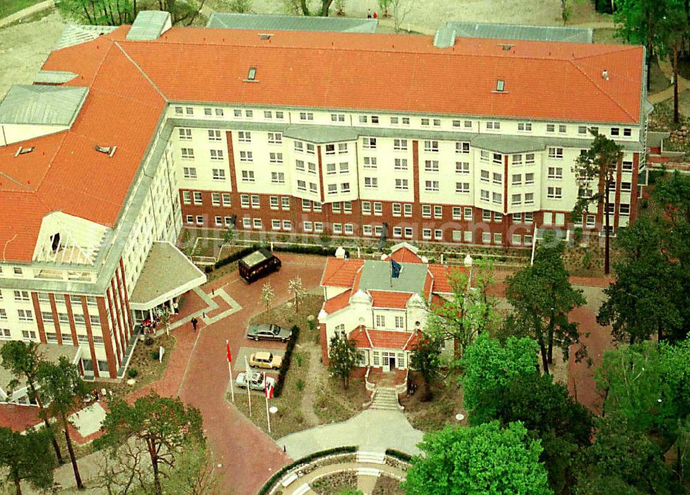 Aerial image Dahlewitz - Hoppegarten - Rehaklinik in Dahlwitz - Hoppegarten (MEDIAN - Klinikverbund).10.04.1995