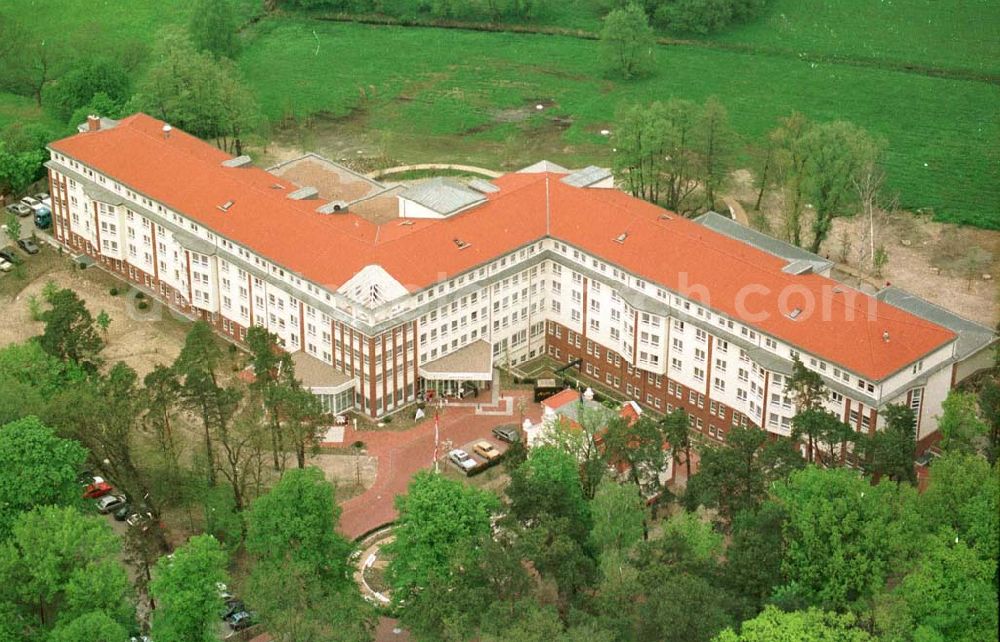 Aerial photograph Dahlewitz - Hoppegarten - Rehaklinik in Dahlwitz - Hoppegarten (MEDIAN - Klinikverbund).10.04.1995