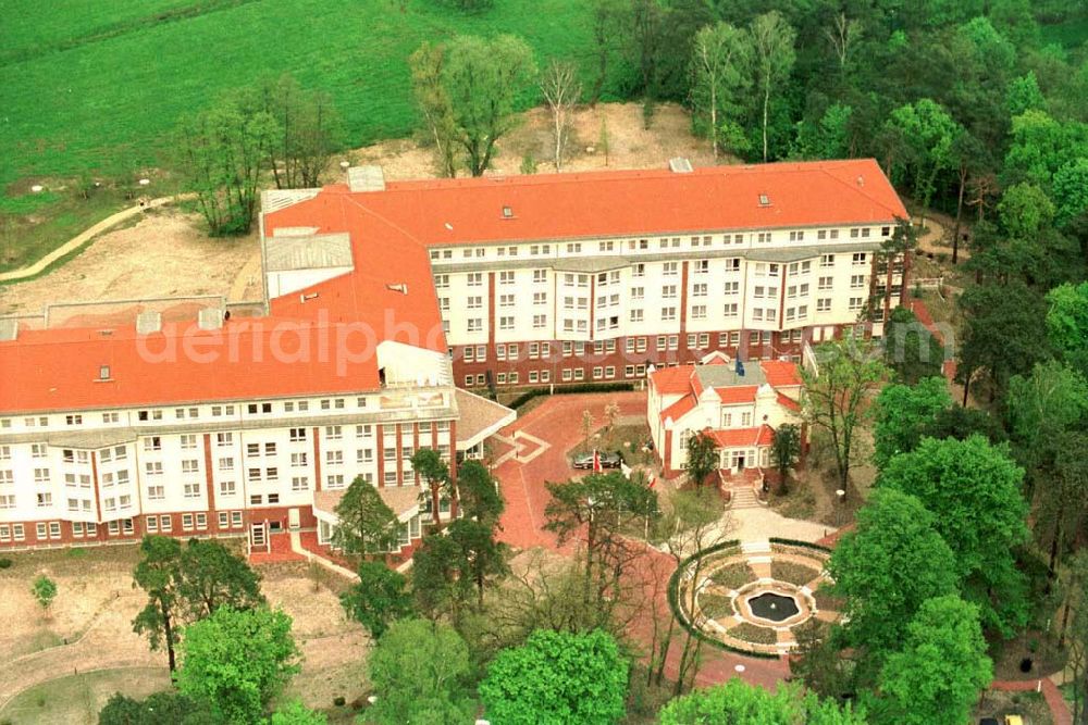 Dahlewitz - Hoppegarten from the bird's eye view: Rehaklinik in Dahlwitz - Hoppegarten (MEDIAN - Klinikverbund).10.04.1995