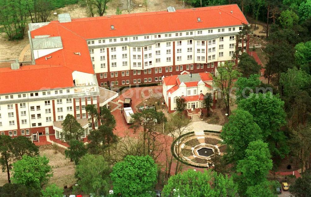 Aerial image Dahlewitz - Hoppegarten - Rehaklinik in Dahlwitz - Hoppegarten (MEDIAN - Klinikverbund).10.04.1995