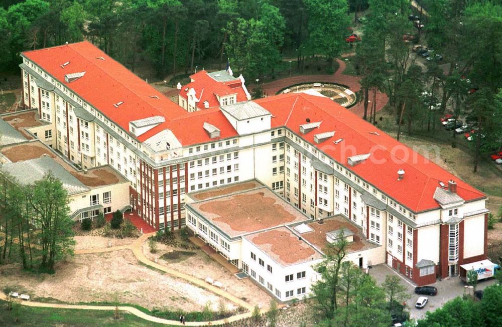 Dahlewitz - Hoppegarten from the bird's eye view: Rehaklinik in Dahlwitz - Hoppegarten (MEDIAN - Klinikverbund).10.04.1995