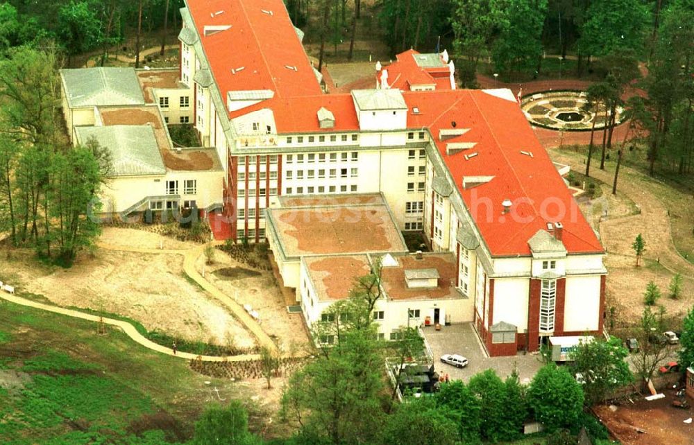 Aerial photograph Dahlewitz - Hoppegarten - Rehaklinik in Dahlwitz - Hoppegarten (MEDIAN - Klinikverbund).10.04.1995