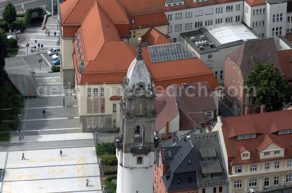 Bautzen from the bird's eye view: Blick auf den Reichenturm, auch Schiefer Turm von Bautzen genannt. Wie auch viele der an deren Türme der Stadt Bautzen war er ein Teil des Ausbaus der inneren Stadtbefestigung im 14. / 15. Jahrhundert. Er befindet sich am östlichen Rand der Altstadt, bildet den Abschluss der Reichenstraße und steht am Kornmarkt, gegenüber der Liebfrauenkirche. Er ist 56 m hoch und hat eine Neigung nach Nordwest von 1,44 m. Der Turm besitzt eine Aussichtsplattform mit Blick auf die Bautzener Altstadt.