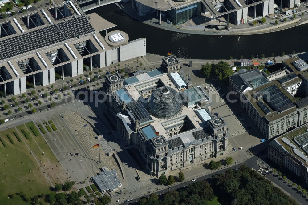 Aerial image Berlin - The Reichstag building on the square of the republic in Berlin