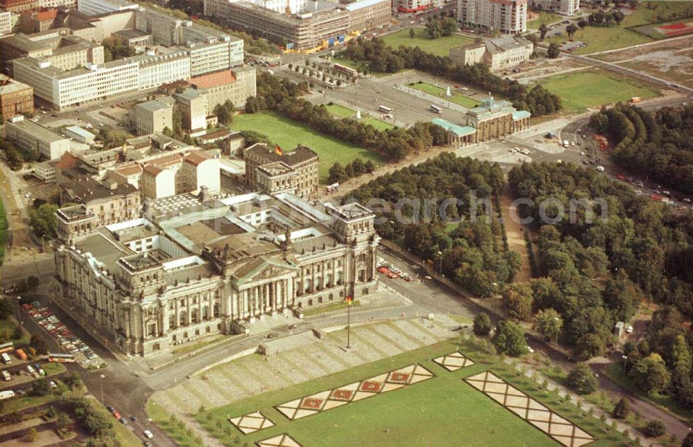 Aerial image Reichstag im Berliner Tiergarten - 05.09.1993 Reichstag im Berliner Tiergarten