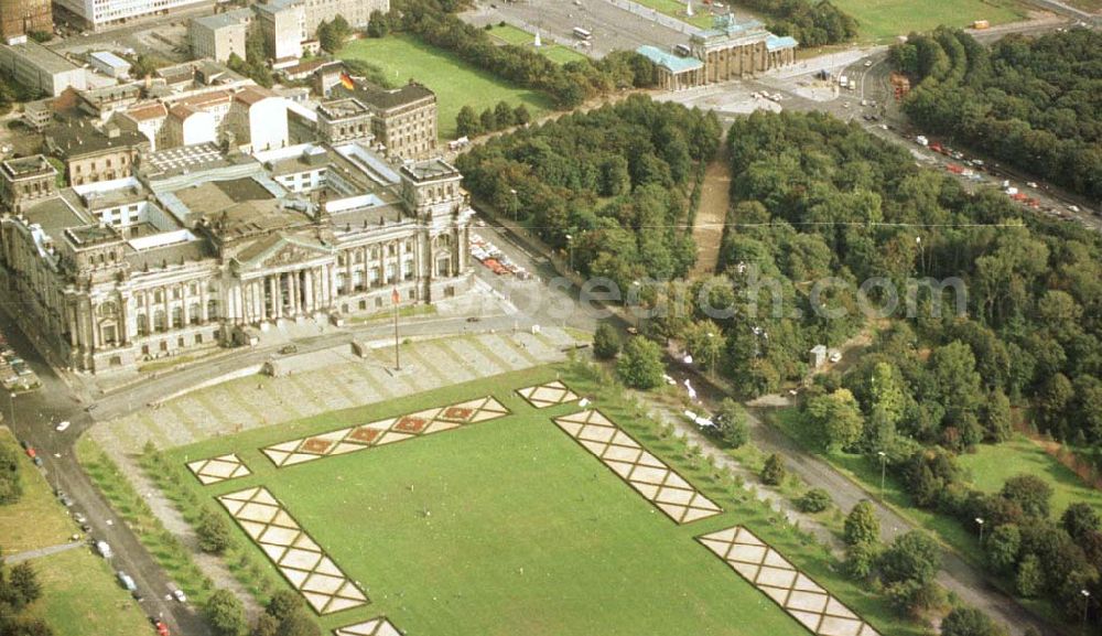 Aerial photograph Reichstag im Berliner Tiergarten - 05.09.1993 Reichstag im Berliner Tiergarten