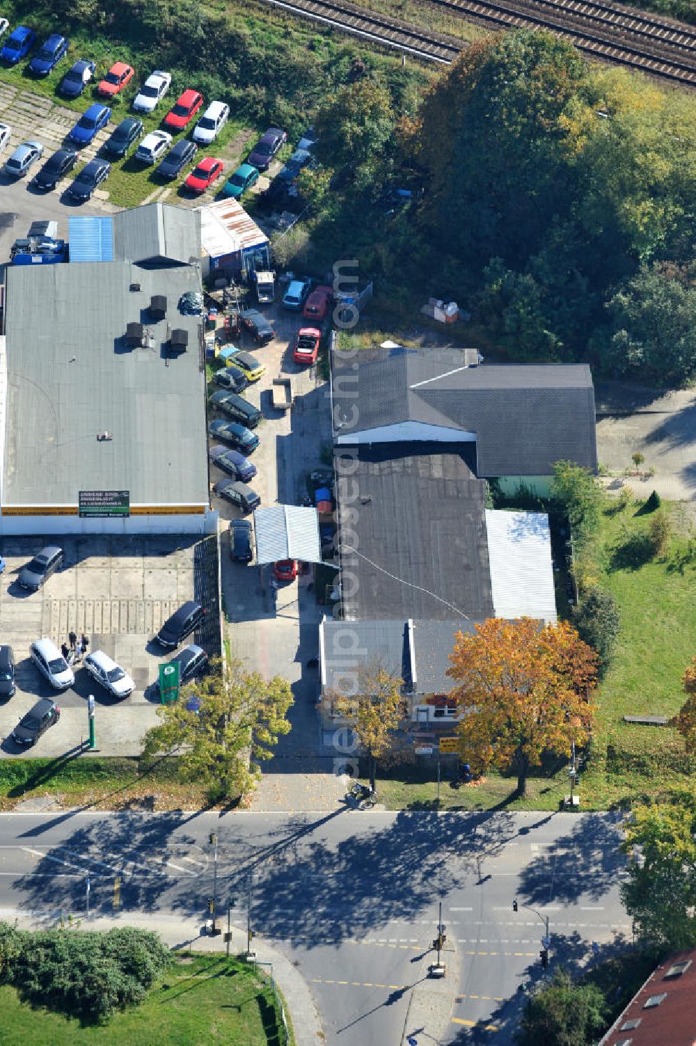 Aerial photograph Bernau - Blick auf die Reifen- und KFZ - Werkstatt an der Zepernicker Chausse in 16321 Bernau. Automobile tires - workshop at Zepernicker Chausse in 16321 Bernau.