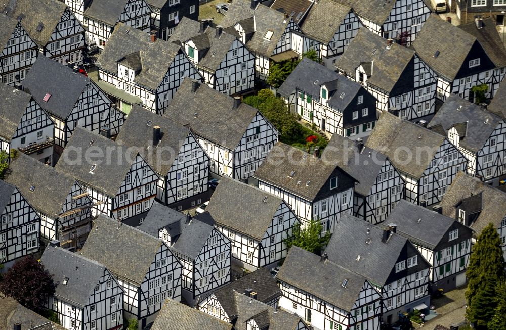 Aerial photograph Freudenberg - Series of historically true original half-timbered houses in the center of Freudenberg in the state of North Rhine-Westphalia